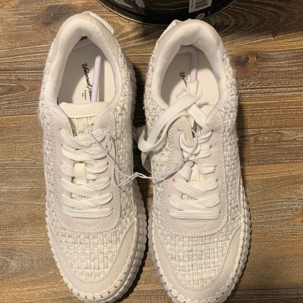 Universal Thread Cream Woven Lace-Up Sneakers